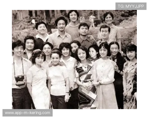 体育明星罕见合影曝光:揭秘他们鲜为人知的幕后瞬间 体育明星罕见合影曝光:揭秘他们鲜为人知的幕后瞬间